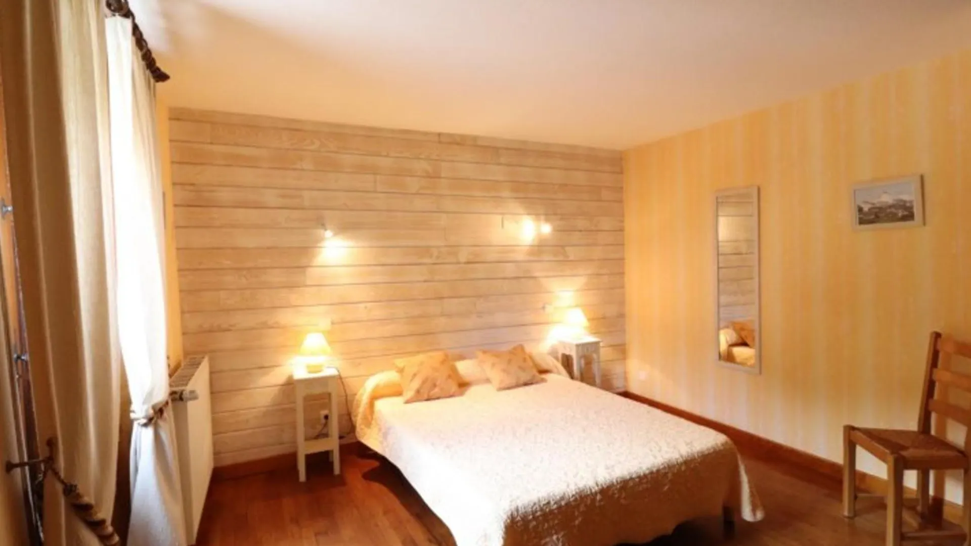 Maison De Caractere A Thiezac, 10 Pers, 5 Ch, Terrasse, Jardin, Ski A Proximite - Fr-1-742-385