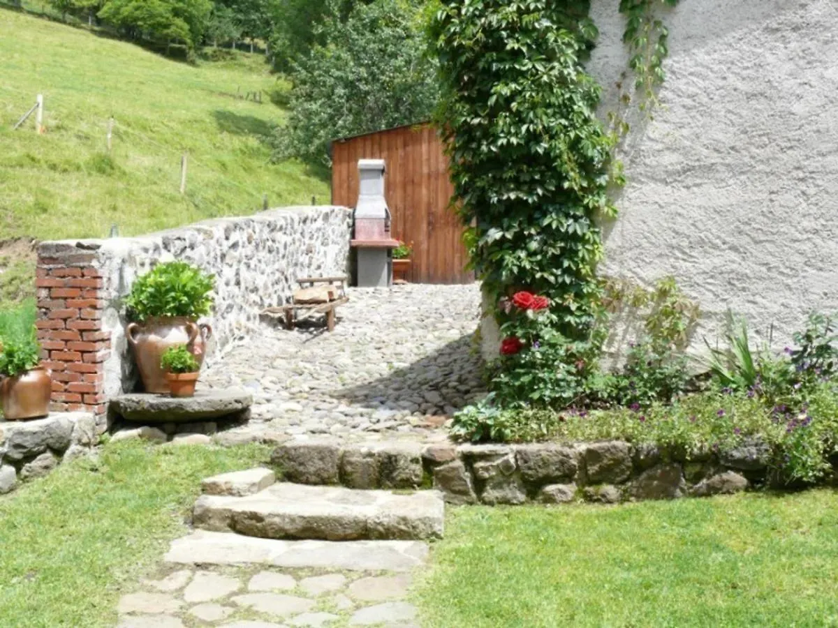 Holiday home Maison De Caractere A Thiezac, 10 Pers, 5 Ch, Terrasse, Jardin, Ski A Proximite - Fr-1-742-385