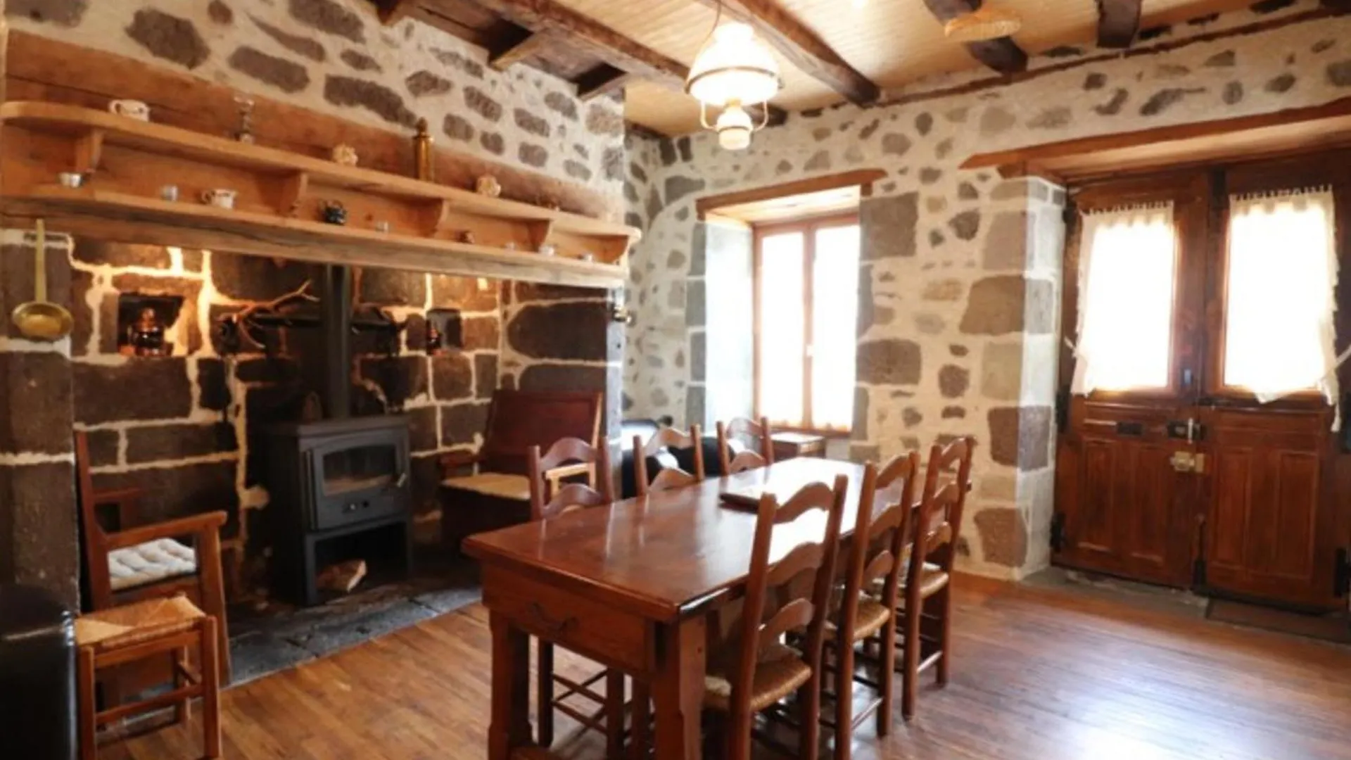 Maison De Caractere A Thiezac, 10 Pers, 5 Ch, Terrasse, Jardin, Ski A Proximite - Fr-1-742-385 Holiday home